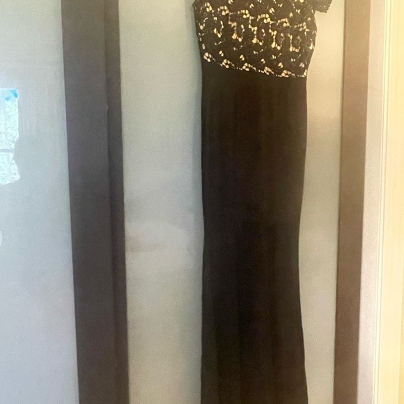 Elegant ankle length lace black evening dress. Very comfortable. - Picture 4 of 6